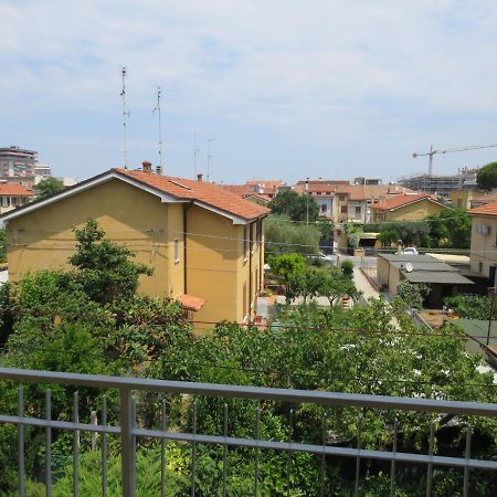 Apartamento La Baia Di Lori Pésaro Exterior foto